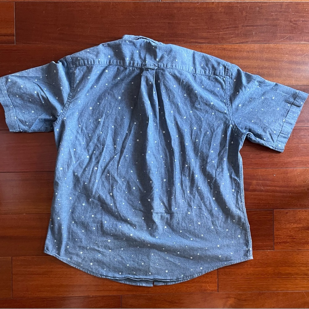 Mix & NY Button down stared shirt. Preloved. Nice shirt to wear. - Picture 2 of 4